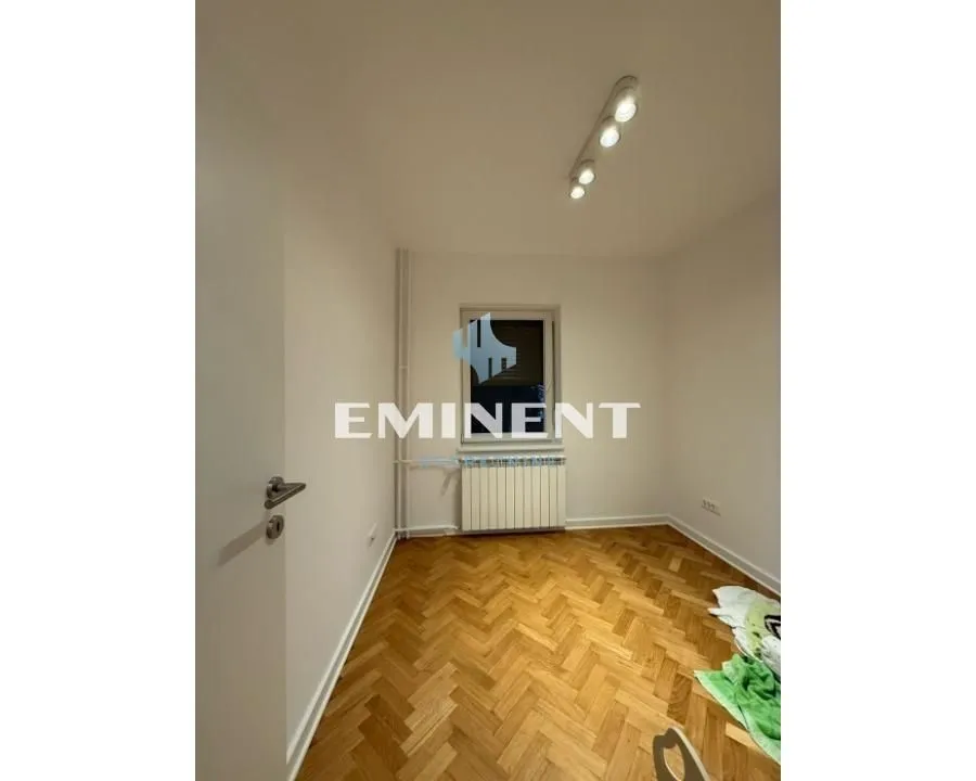 Izdavanje, trosoban stan, 86m², Banovo Brdo, Beograd