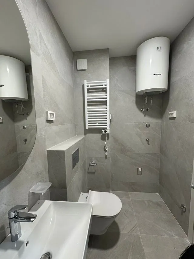 Izdavanje, jednosoban stan, 49m², Central Point, Podgorica