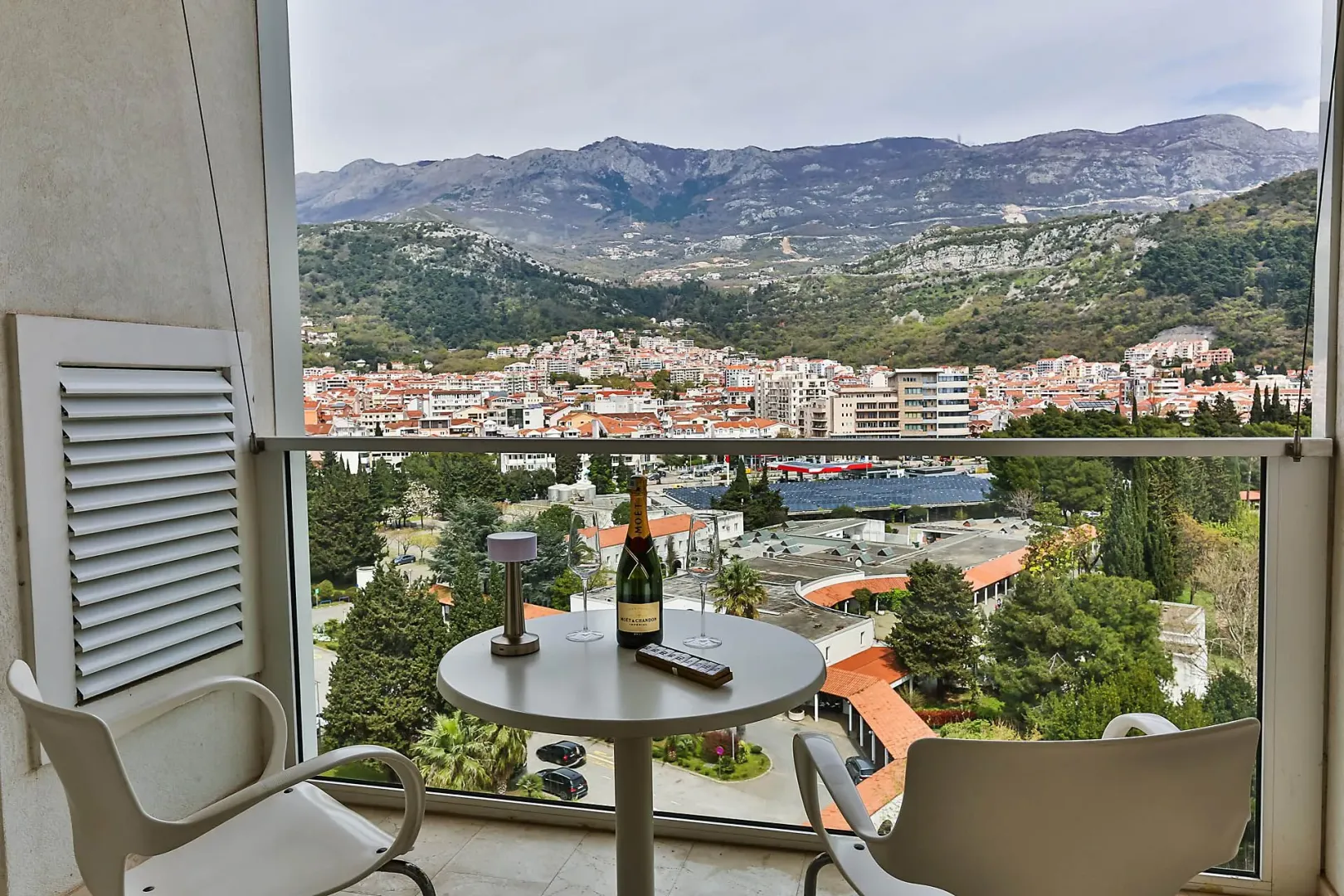 Izdavanje, jednosoban stan, 77m², Budva okolina, Budva