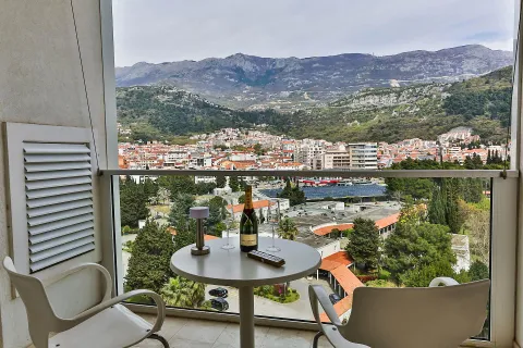 Izdavanje, jednosoban stan, 77m², Budva okolina, Budva - image 10