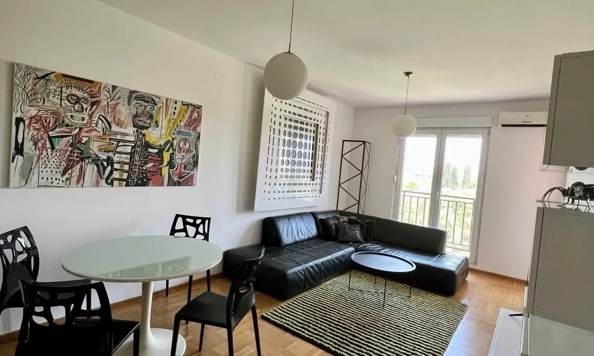 Izdavanje, dvosoban stan, 65m², Krivi Most, Podgorica