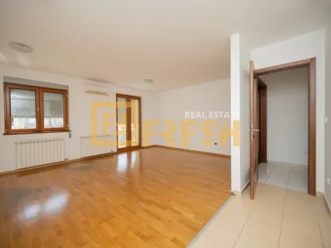 Izdavanje, dvosoban stan, 85m², Tološi, Podgorica - image 4