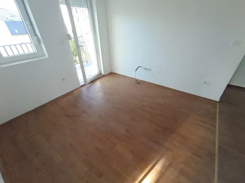 Izdavanje, jednosoban stan, 45m², City Kvart, Podgorica - image 4