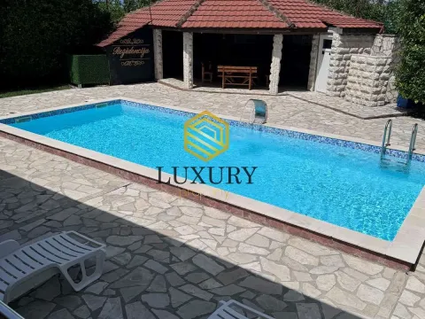 Izdavanje, kuća, 330m², Zeta, Podgorica - image 14