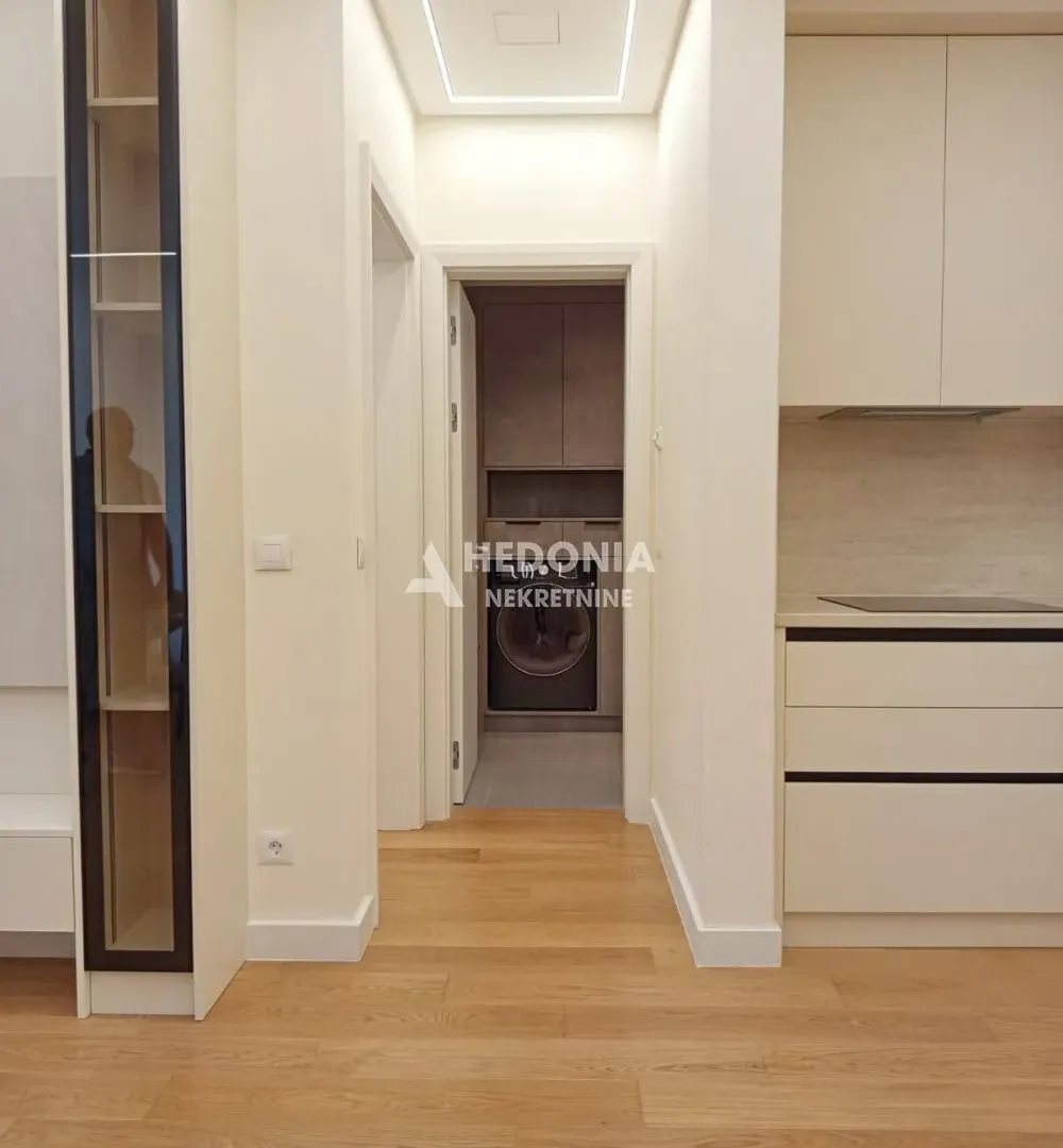 Sale, two bedroom apartment, 58m², Kalenić Pijaca, Vračar Sve Podlokacije