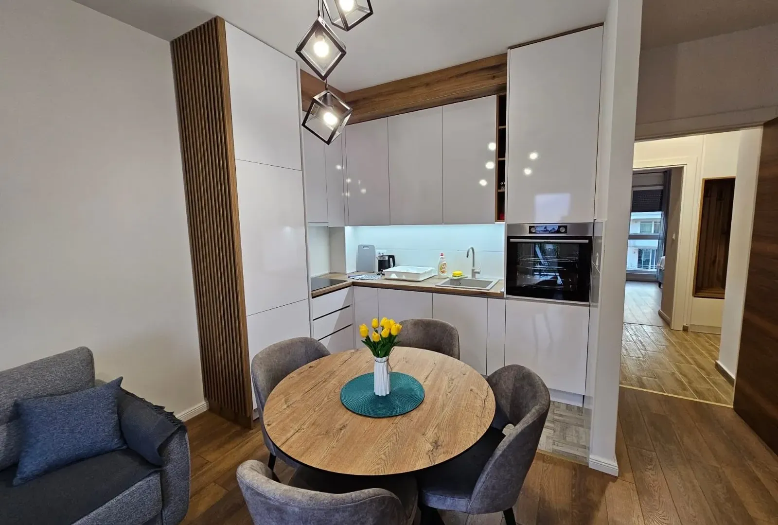 Izdavanje, dvosoban stan, 58m², Bijela, Herceg Novi