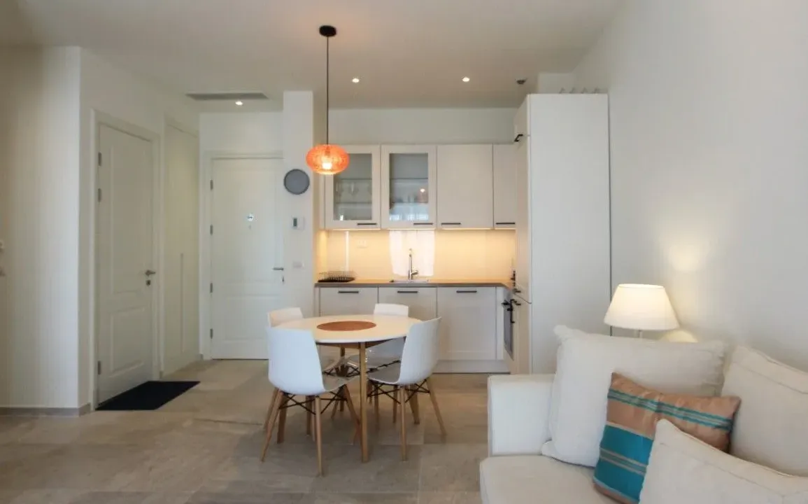 Izdavanje, jednosoban stan, 56m², Radovići, Tivat