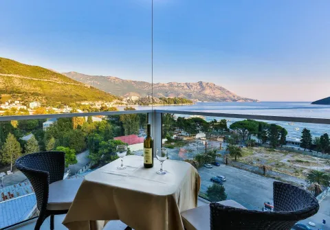 Rent, two bedroom apartment, 110m², Budva, Crna Gora - image 2