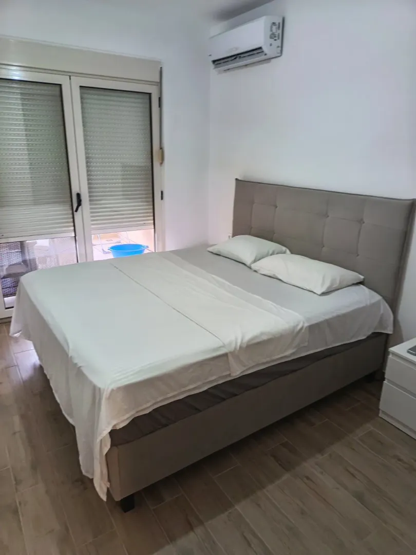 Izdavanje, dvosoban stan, 86m², Bečići, Budva