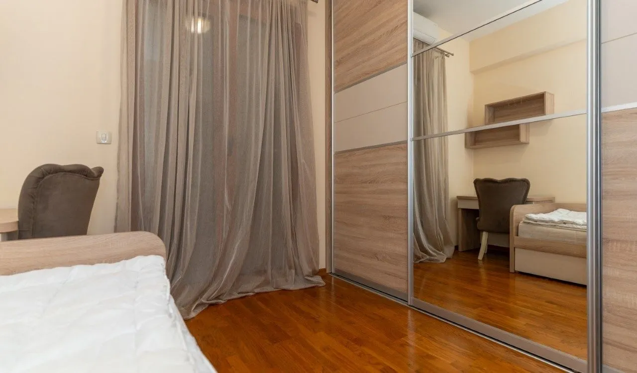Izdavanje, trosoban stan, 86m², Stara Varoš, Podgorica