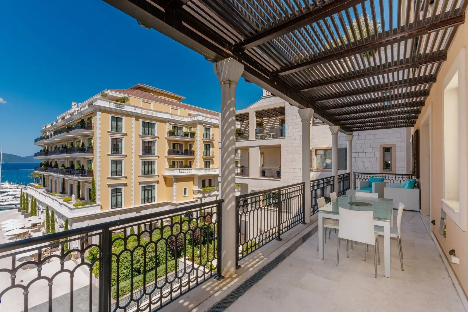 Sale, four bedroom apartment, 240m², Tivat, Crna Gora