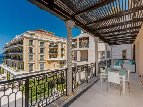 Sale, four bedroom apartment, 240m², Tivat, Crna Gora - image 7