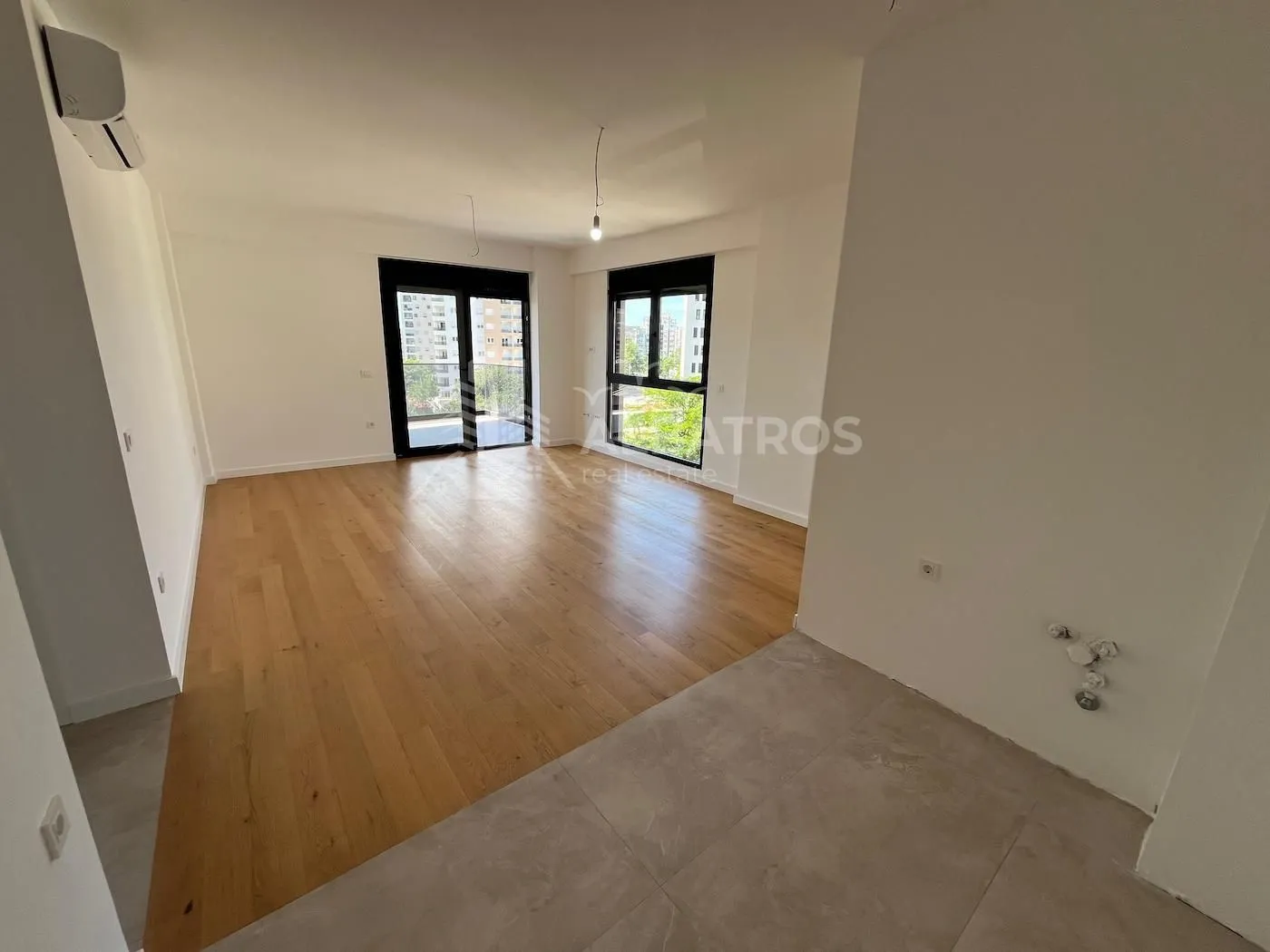 Izdavanje, dvosoban stan, 95m², Bar, Crna Gora