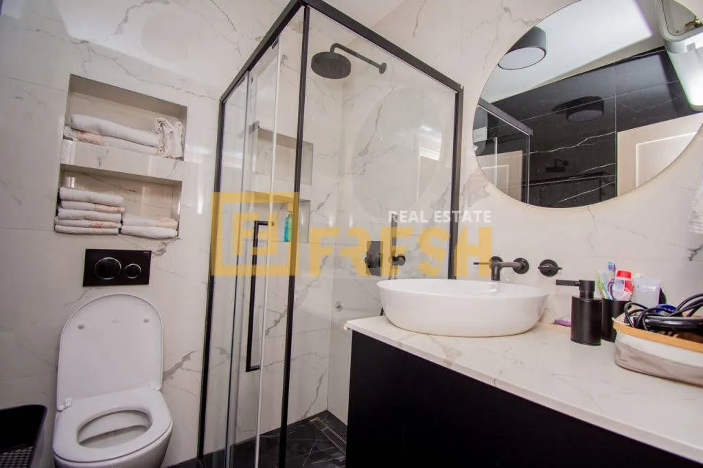 Prodaja, trosoban stan, 100m², Centar, Podgorica
