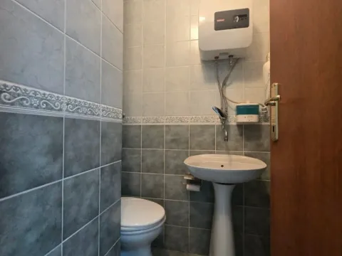 Izdavanje, poslovni prostor, 80m², Centar, Nikšić - image 5