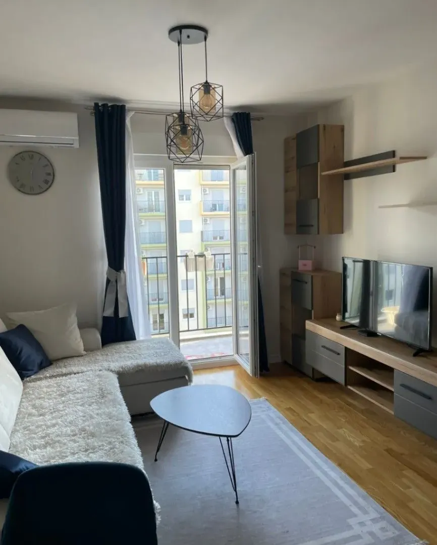 Izdavanje, jednosoban stan, 40m², Pobrežje, Podgorica