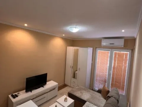 Izdavanje, garsonjera, 30m2, Blok 5, Podgorica Izdavanje, garsonjera, 30m2, Blok 5, Podgorica