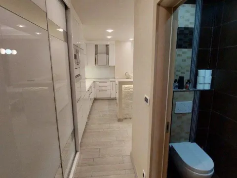 Sale, two bedroom apartment, 80m², Budva, Crna Gora - image 10