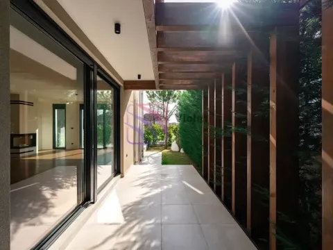 Rent, house, 262m², Gornja Gorica, Podgorica - image 23