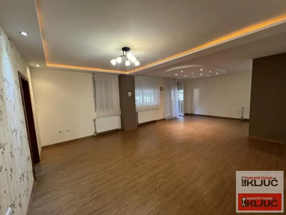Prodaja, četvorosoban stan, 130m², Sremska Kamenica, Petrovaradin
