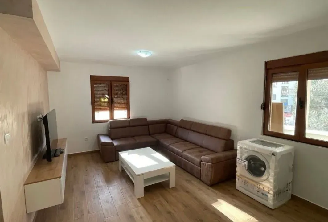 Izdavanje, jednosoban stan, 55m², Podkošljun, Budva