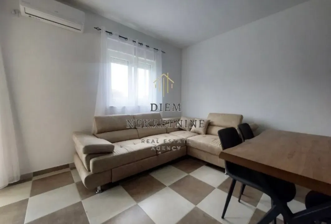 Izdavanje, dvosoban stan, 60m², Radanovići, Kotor