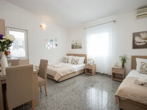 Daily-rent, studio apartment, 17m², Centar, Bar - image 9