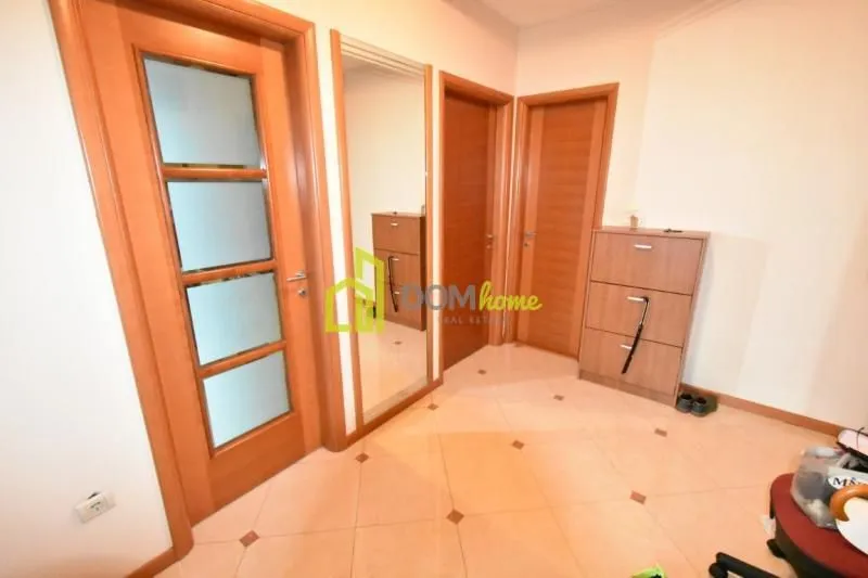 Izdavanje, trosoban stan, 117m², Preko Morače, Podgorica