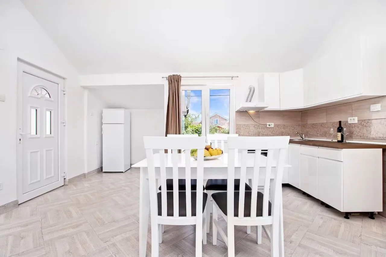 Rent, house, 110m², Tivat, Crna Gora
