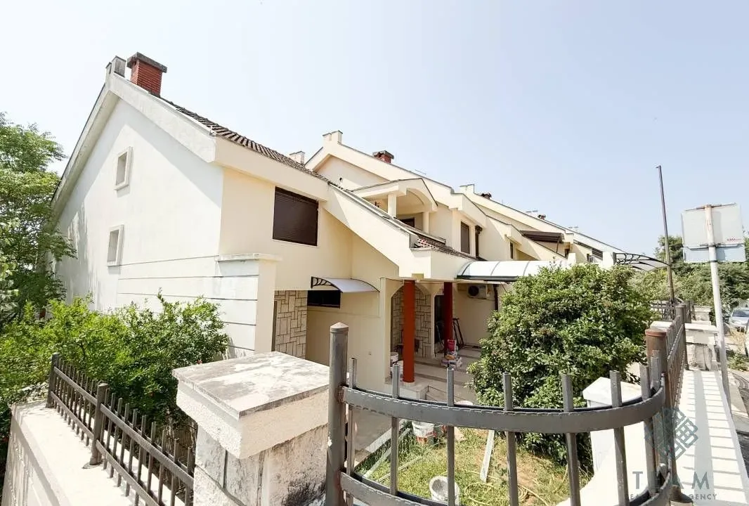 Izdavanje, kuća, 460m², Gorica C, Podgorica