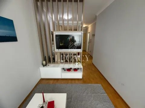 Rent, one bedroom apartment, 38m², Đeram Pijaca, Beograd - image 3