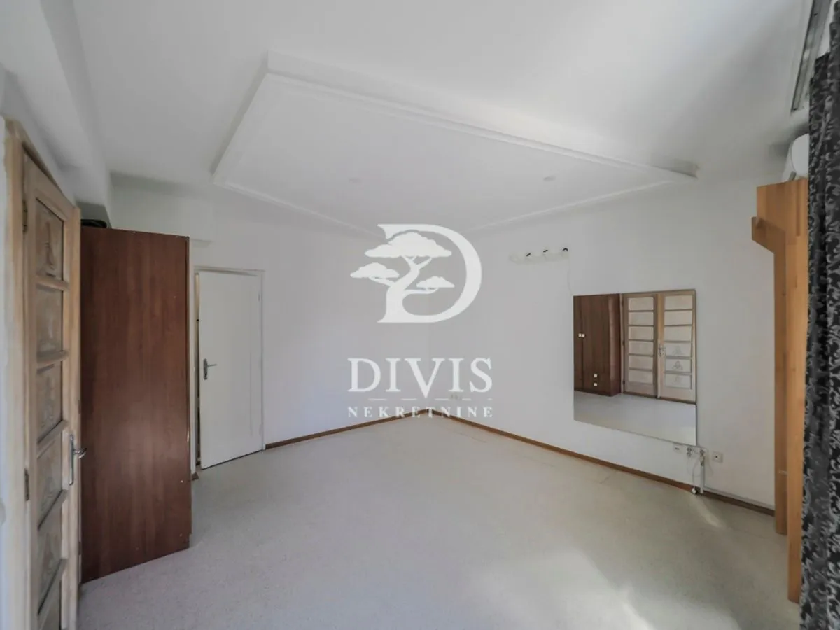 Empty room with white walls, a wardrobe and a mirror.