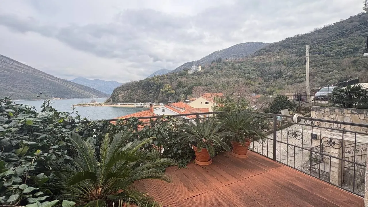 Prodaja, trosoban stan, 180m², Lepetani, Tivat