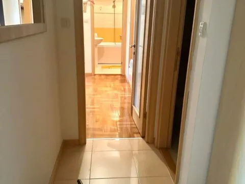 Izdavanje, trosoban stan, 84m², Pobrežje, Podgorica - image 4