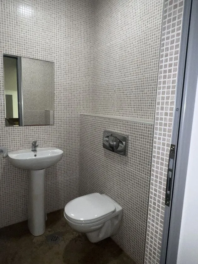 Rent, office space, 251m², Tološka šuma, Podgorica