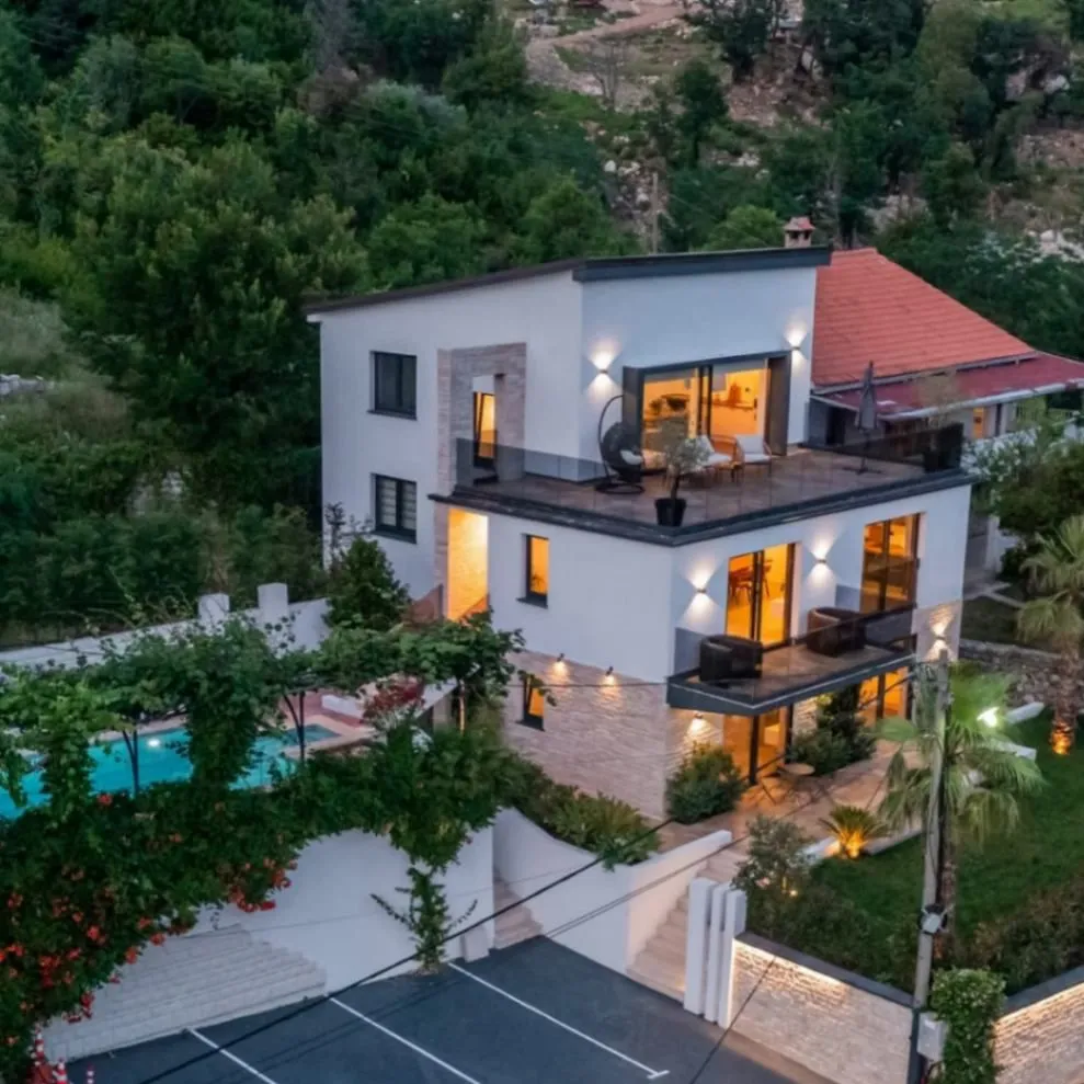 Sale, house, 300m², Markovići, Budva