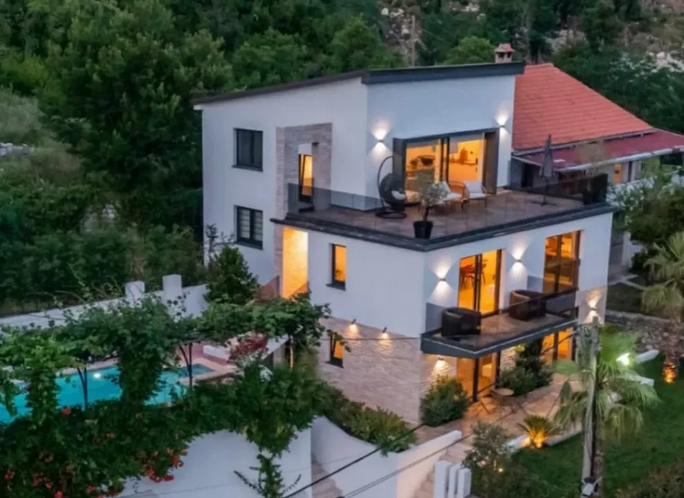 Sale, house, 300m², Markovići, Budva