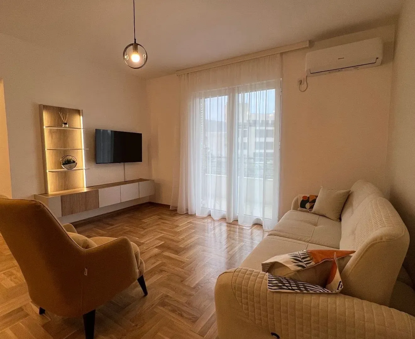 Rent, two bedroom apartment, 64m², Bečići, Budva