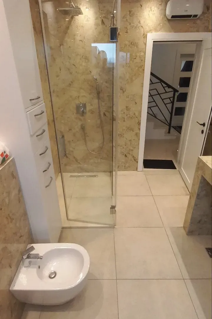 Sale, house, 270m², Gornja Gorica, Podgorica