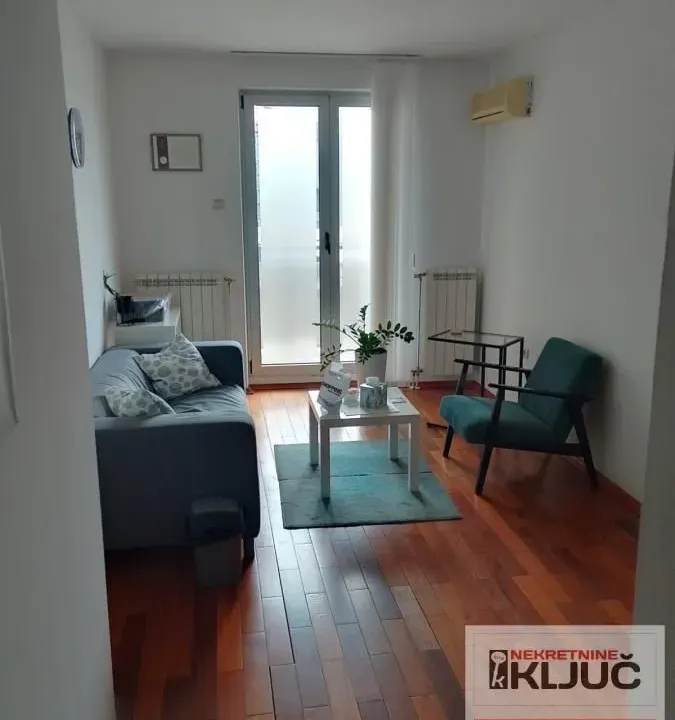 Prodaja, jednosoban stan, 28m², Bulevar Oslobodjenja, Novi Sad Sve Podlokacije