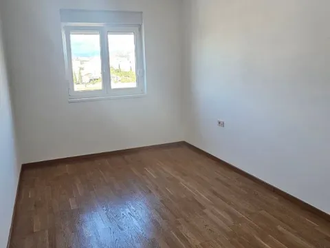 Izdavanje, dvosoban stan, 70m², Zabjelo, Podgorica - image 6