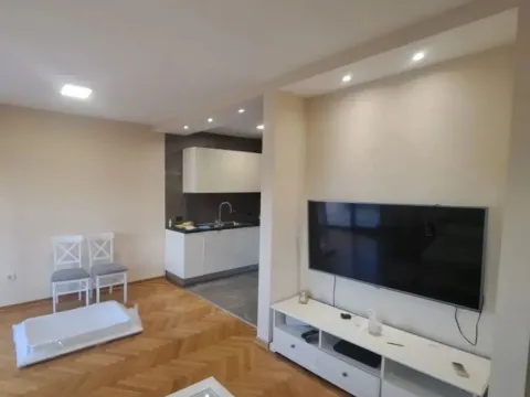Izdavanje, jednosoban stan, 65m², Preko Morače, Podgorica