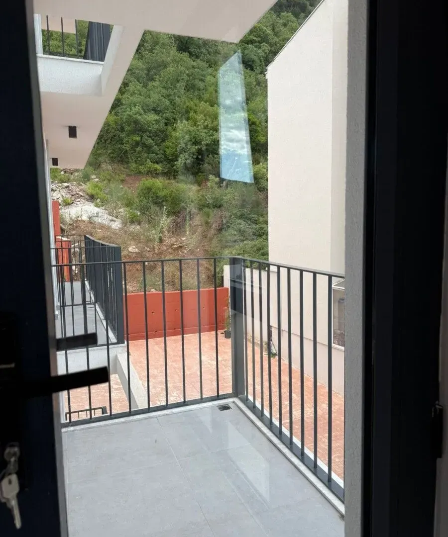 Prodaja, dvosoban stan, 52m², Podkošljun, Budva