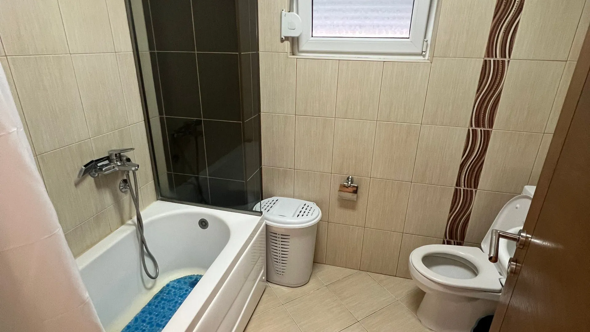 Izdavanje, jednosoban stan, 52m², Centar, Bar