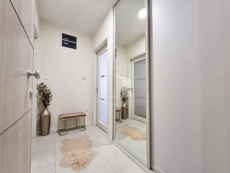 Izdavanje, dvosoban stan, 68m², Central Point, Podgorica
