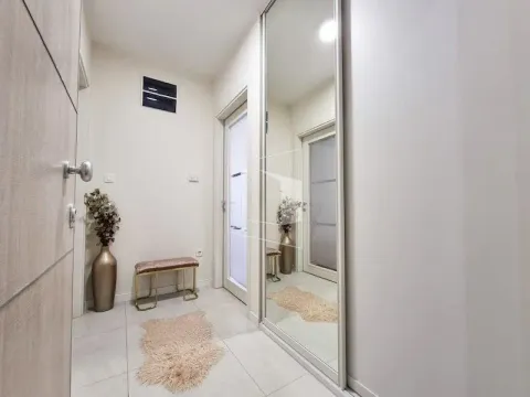 Izdavanje, dvosoban stan, 68m², Central Point, Podgorica - image 20