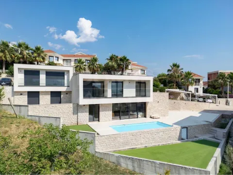 Rent, house, 183m², Kava, Tivat - image 1