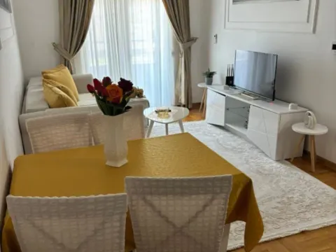Izdavanje, jednosoban stan, 41m², Centar, Budva - image 4