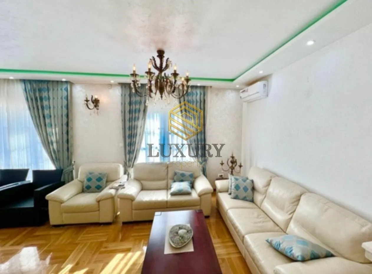 Sale, house, 400m², Markovići, Budva