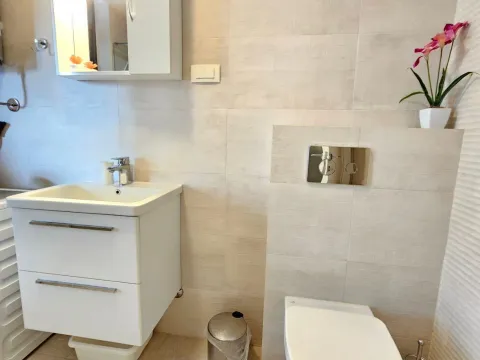 Rent, one bedroom apartment, 57m², Budva, Crna Gora - image 18